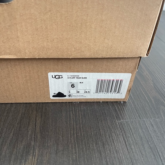 Ugh Fluff Slide - Picture 4 of 4